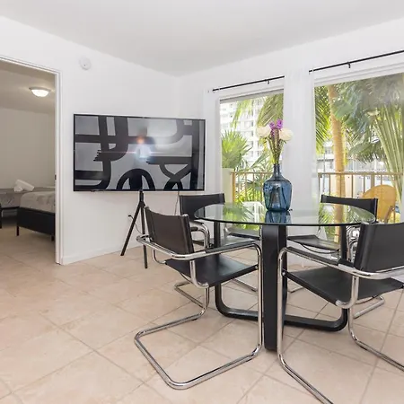 One Bedroom Apartment - With Parking & Balcony - Heart Of Wynwood